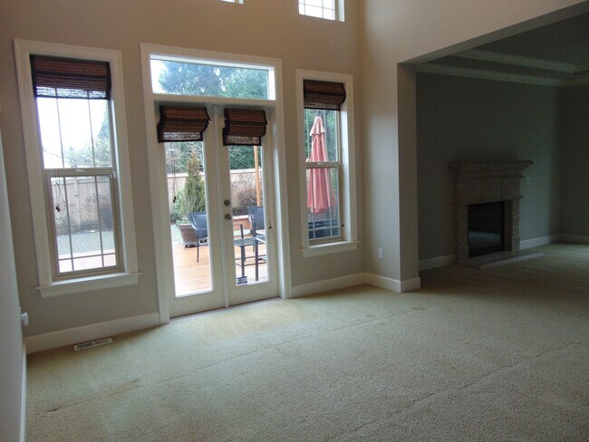 Building Photo - 4+ Bedroom/2.5 Bath Luxury Kirkland Home.  Spacious Home, Rose Hill Area!  A Must See!