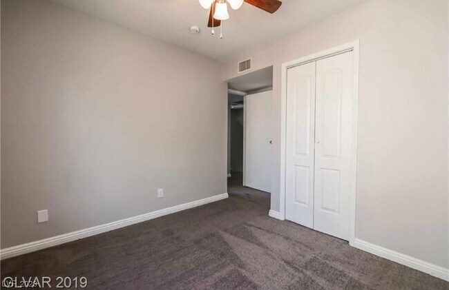 Building Photo - 1511 Living Desert Dr
