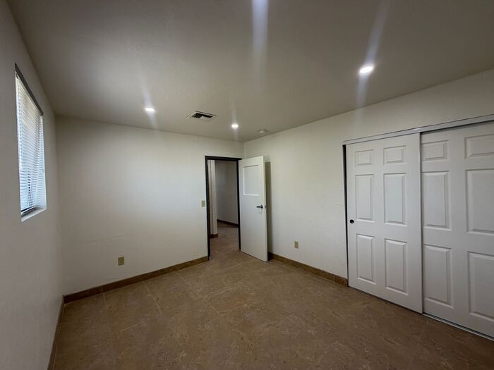Building Photo - 1741 N 6th Ave