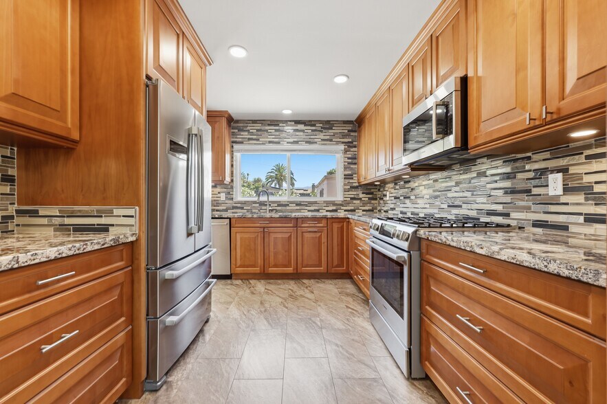 Building Photo - 14545 Hillndale Way
