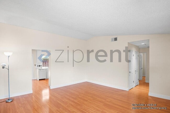 Building Photo - 2758 Croft Dr
