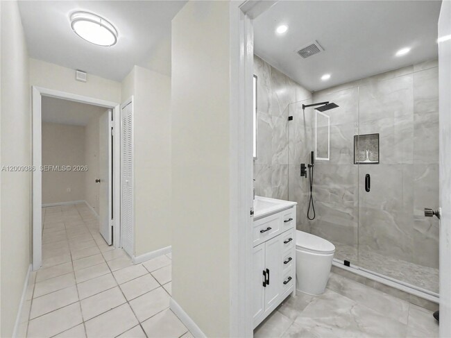 Building Photo - 6714 N Waterway Dr