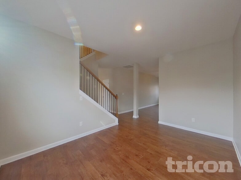 Building Photo - 228 Elmhaven Dr