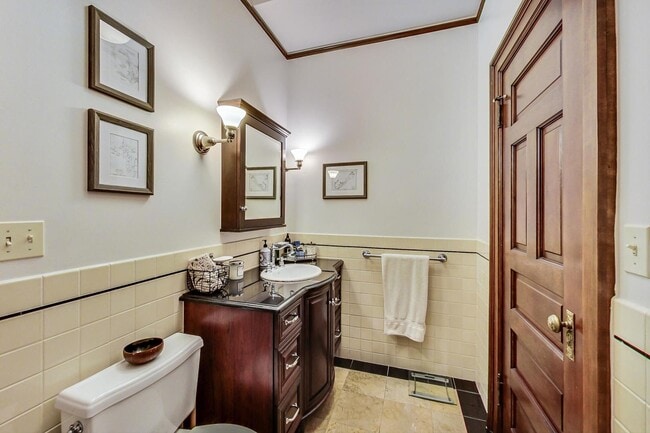 Building Photo - 2052 N Orleans St