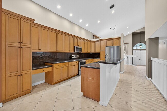 Building Photo - 8933 Alexandra Cir