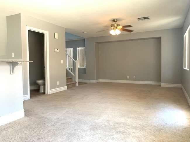 Building Photo - Beautiful Home - Guard Gated Golf Course C...