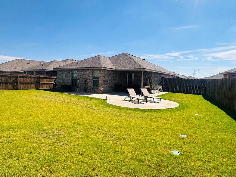 Building Photo - 1605 Revolution Dr