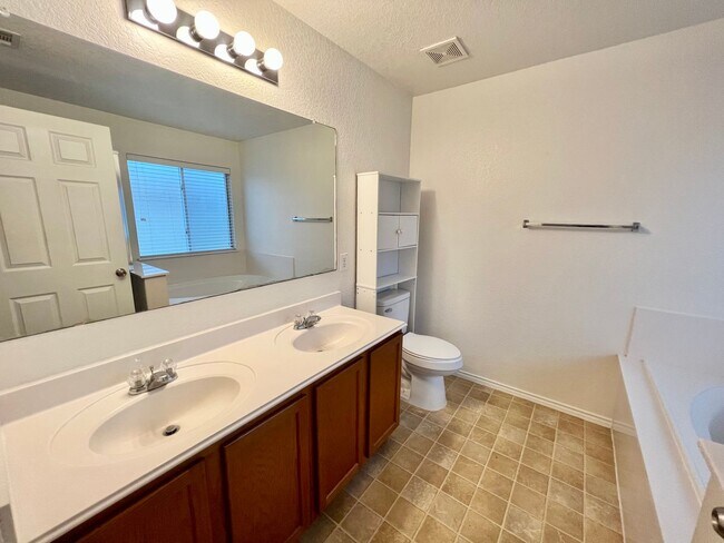 Building Photo - Charming 3BR Home in Kensington Ranch Near Cibolo Creek!