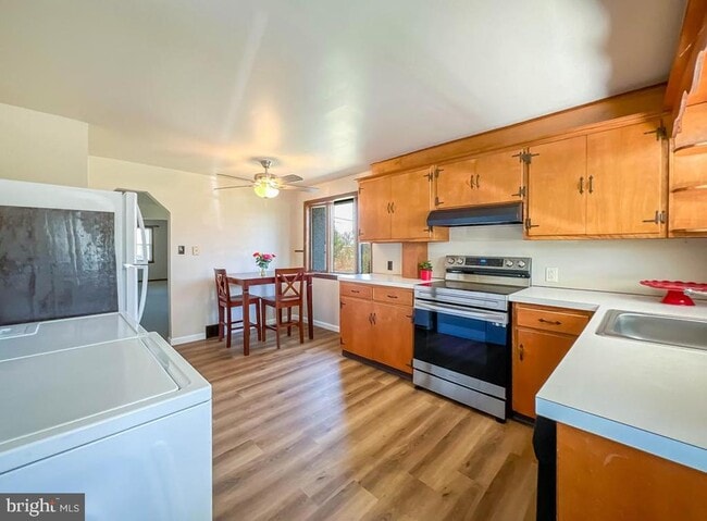 Building Photo - 1153 Greeley Ave