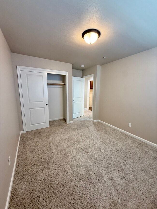 Building Photo - Move In Ready 3 Bed 2.5 Bath!!!