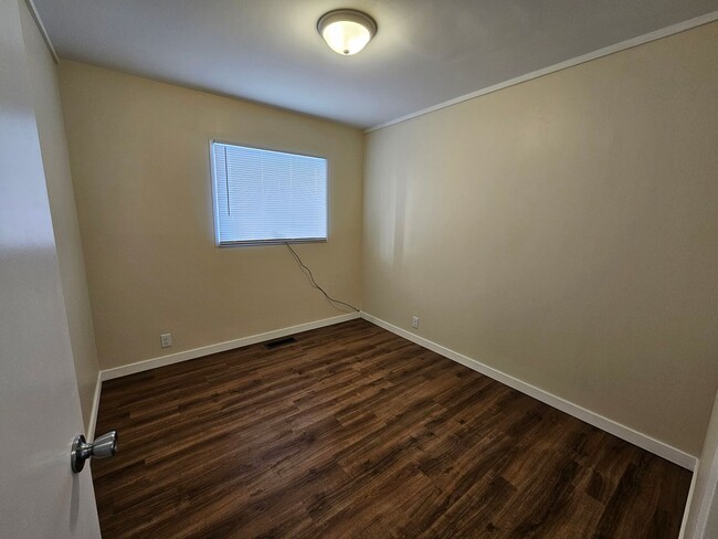 Building Photo - Newly Renovated 3 bed, 1 bath, McKinley Te...