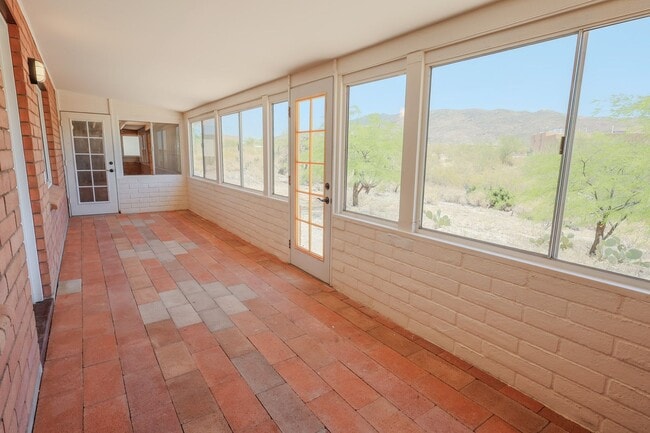 Building Photo - BARN STYLE HOME ON HUGE LOT!!!!1 Bedroom LOFT 1.5 Bathroom