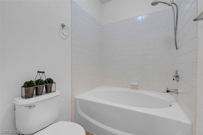 Building Photo - 353 Amber Pine St