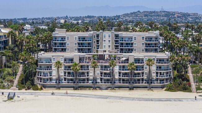 Building Photo - Beachfront Oasis - 3 bed 2 bath in Alamitos Beach with Parking
