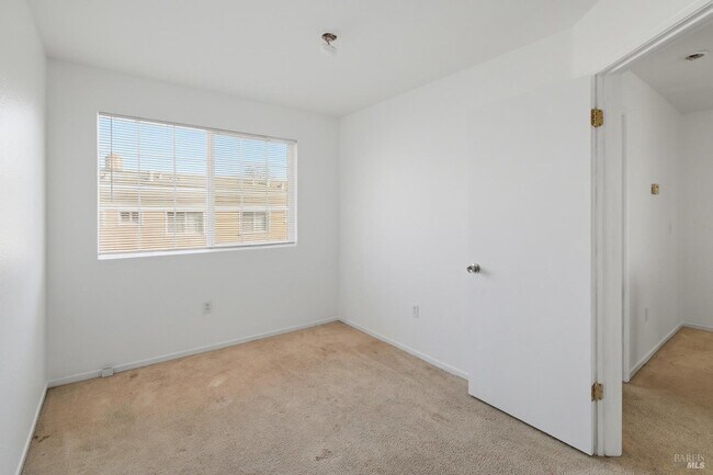 Building Photo - 712 Daniels Ave