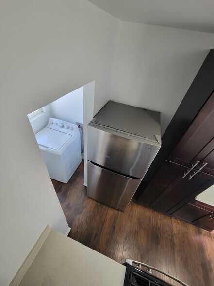 Building Photo - 7611 Seville Ave