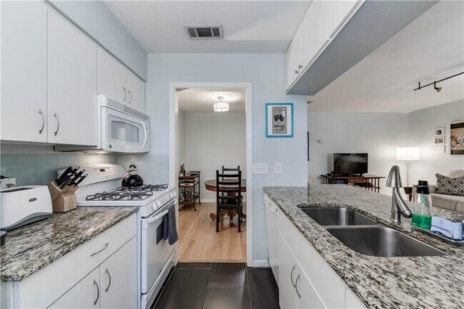 Building Photo - 1240 Barton Hills Dr