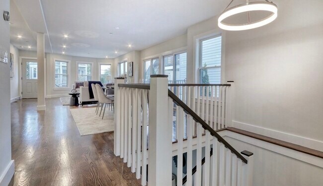 Building Photo - 15 W Bellflower St