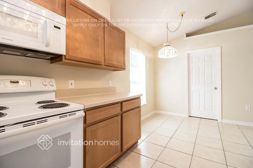 Building Photo - 839 Delfino Pl