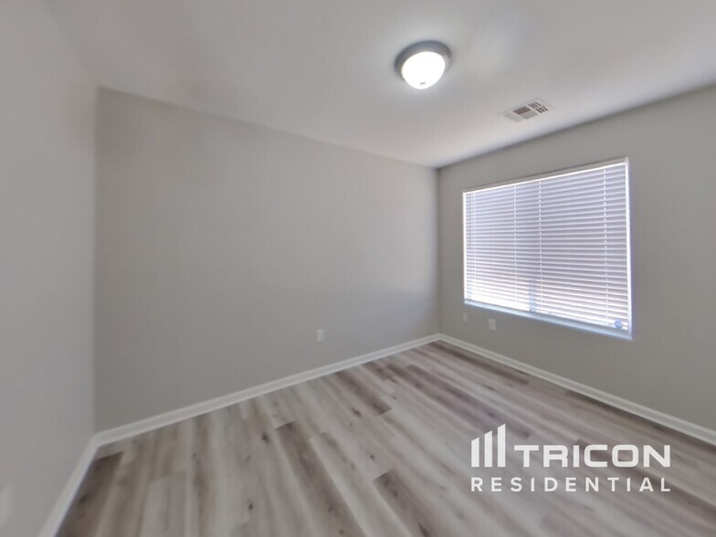 Building Photo - 12723 W Jenero Dr