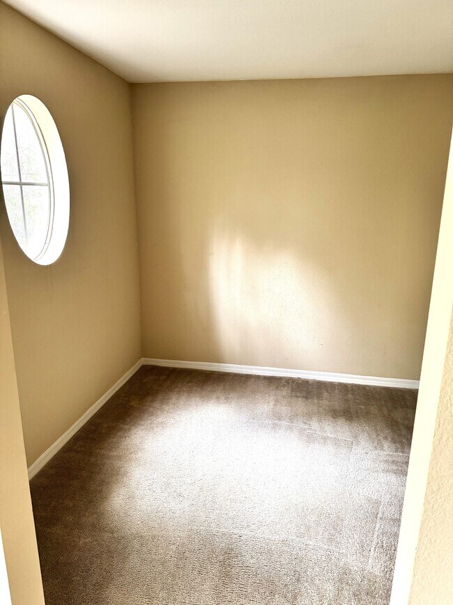 Building Photo - 1717 County Rd 220