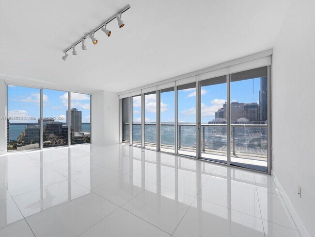 Primary Photo - 495 Brickell Ave