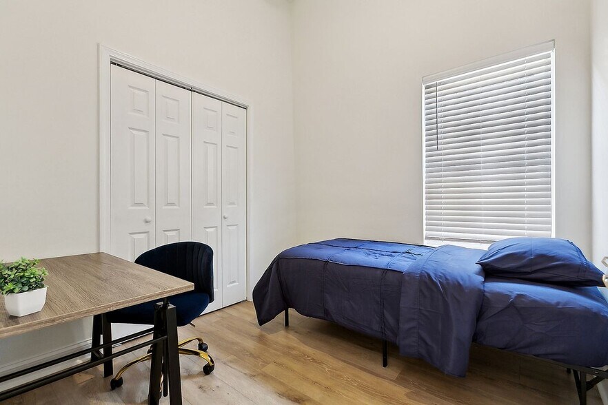 Building Photo - 2548 N Galvez St