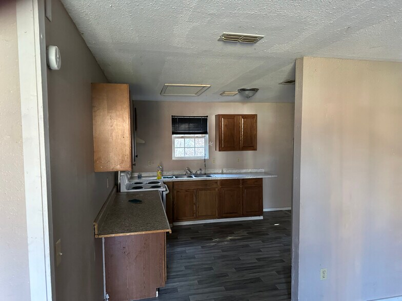 Building Photo - 618 Israel Rd