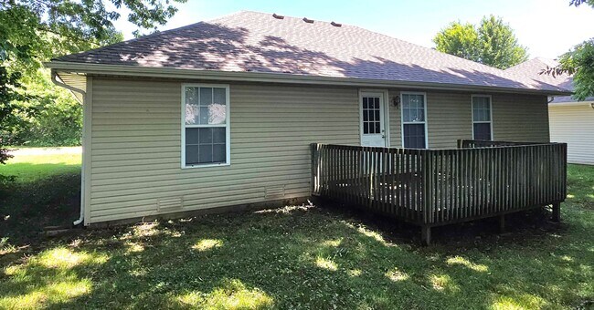 Building Photo - Close to Missouri State University! 3 Bedroom 2 Bathroom for $1295