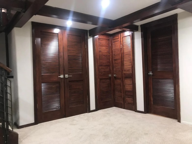 Building Photo - 1220 Manhattan Beach Blvd