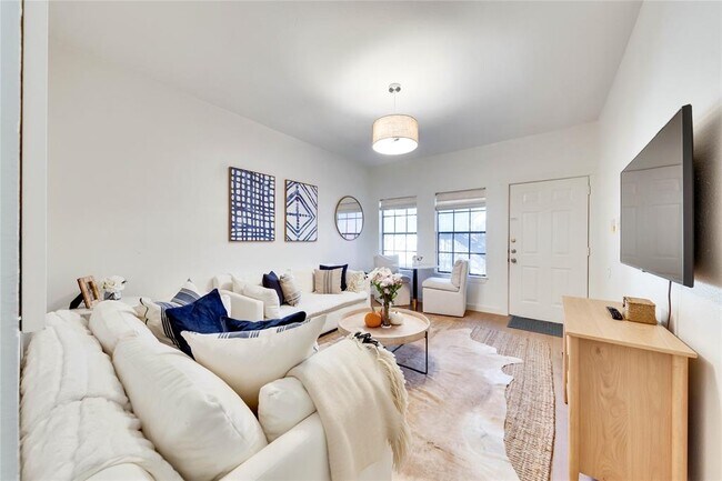 Building Photo - 2216 San Gabriel St