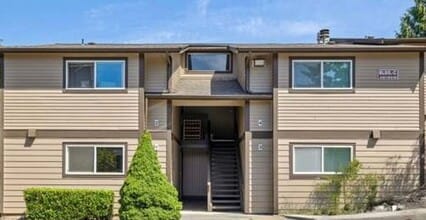 Building Photo - Updated 1 Bedroom 1 Bath Upper Unit Condo in Lynnwood $1500 month