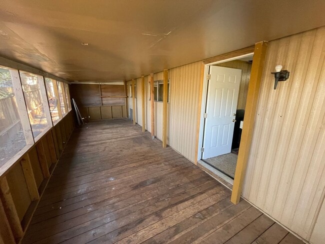 Building Photo - 2 Bedroom one bath Manufactured home on Cul De Sac