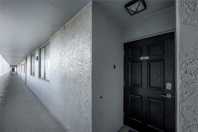 Building Photo - 201 W Laurel St