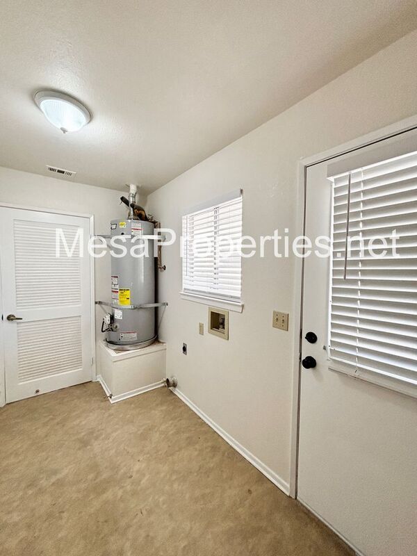 Building Photo - 15819 Cedarwood Pl
