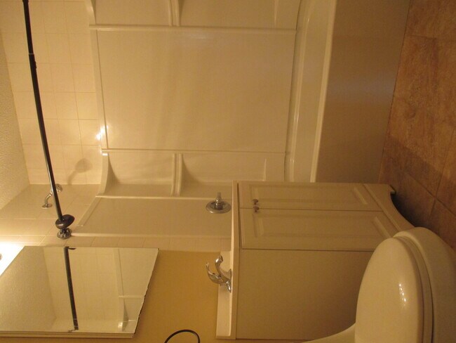 Building Photo - 7405 N Pine St