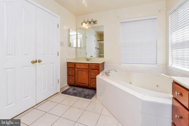 Building Photo - 13003 Belle Meade Trace