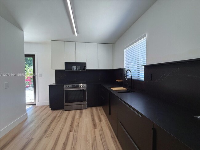 Building Photo - 226 Hispanola Rd