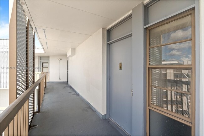 Building Photo - 3475 N Country Club Dr