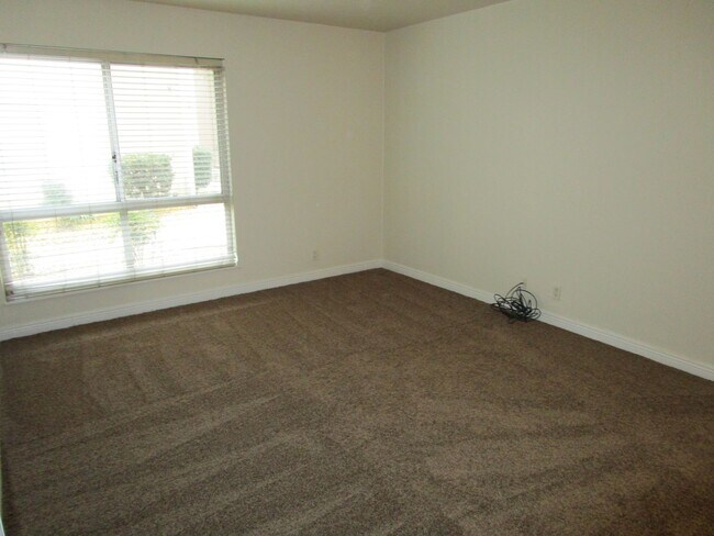 Building Photo - Location, Location, Location- Vintner Condo's
