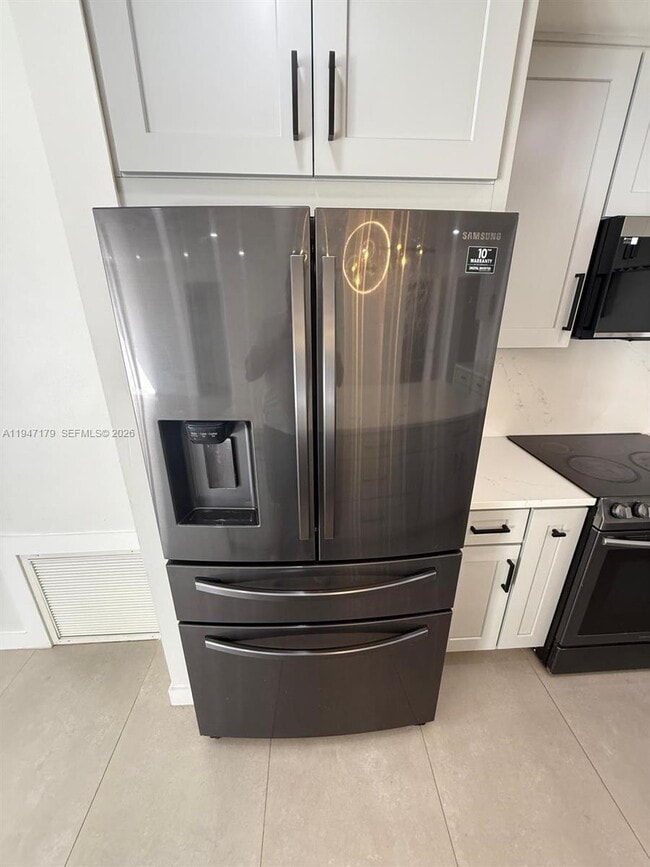 Building Photo - 6891 Scott St