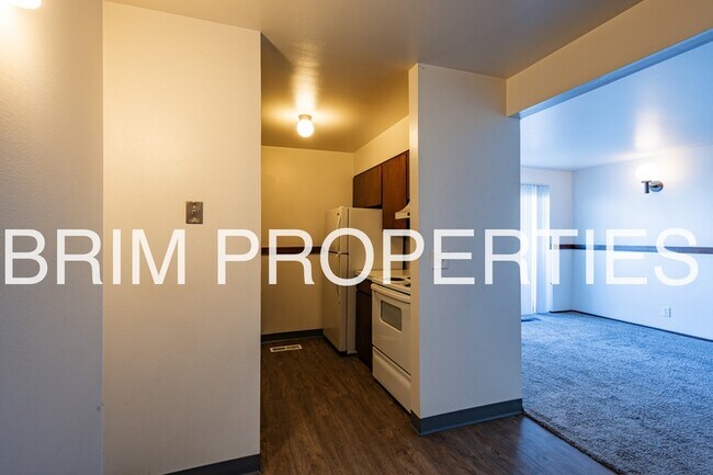 Building Photo - 290 100 E