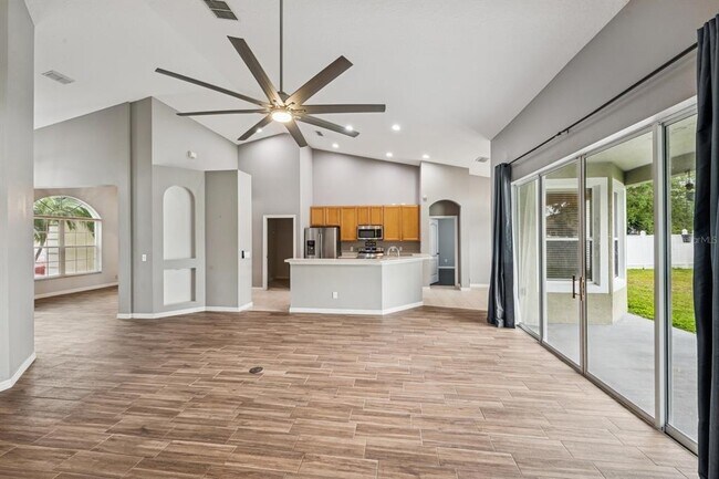 Building Photo - 5057 Coveview Dr