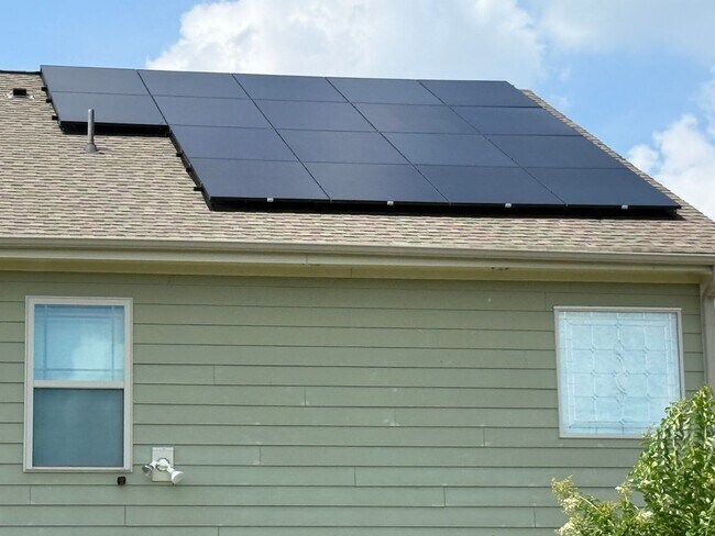 Building Photo - STUNNING HOME IN -POOL-TENNIS COURTS-GYM-PARK