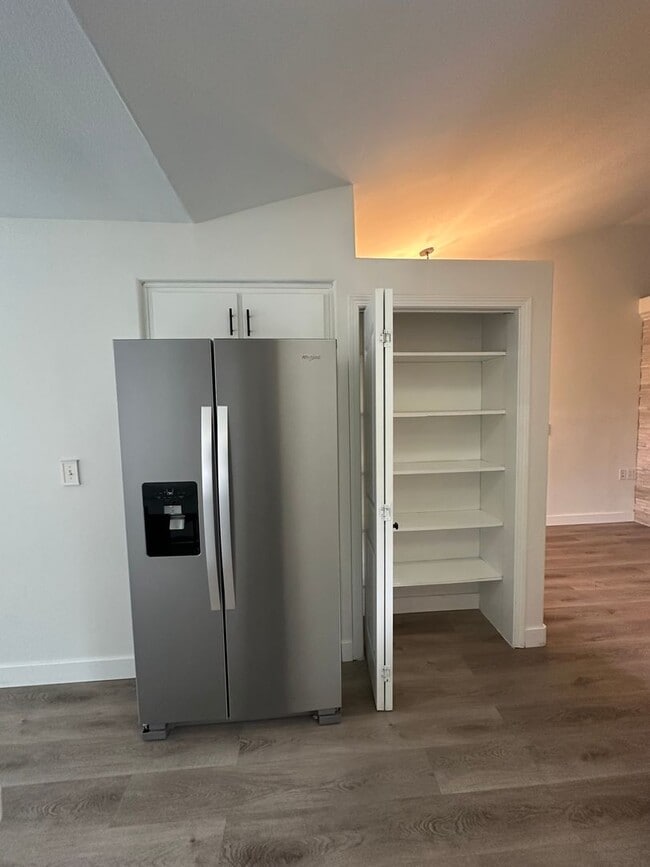 Building Photo - SE Visalia home coming soon!!