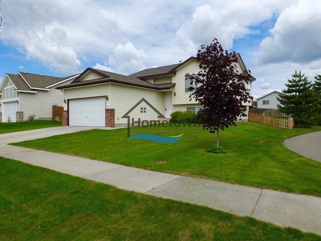 Building Photo - Beautiful 4-Bed, 2-Bath Home on a Corner L...