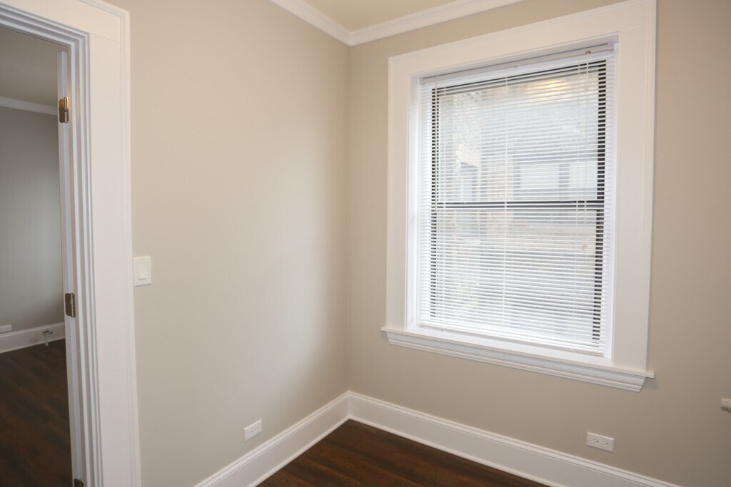 Building Photo - 817 W Lakeside Pl