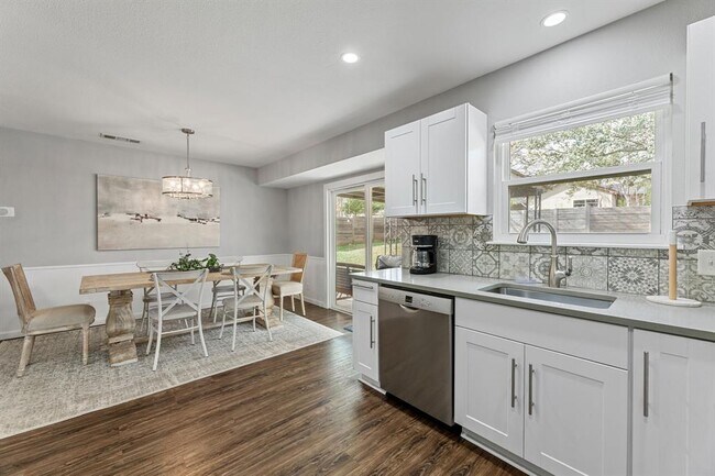 Building Photo - 8508 Bradford Dr