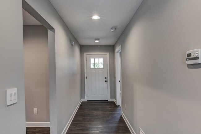 Building Photo - 600 W 9th St