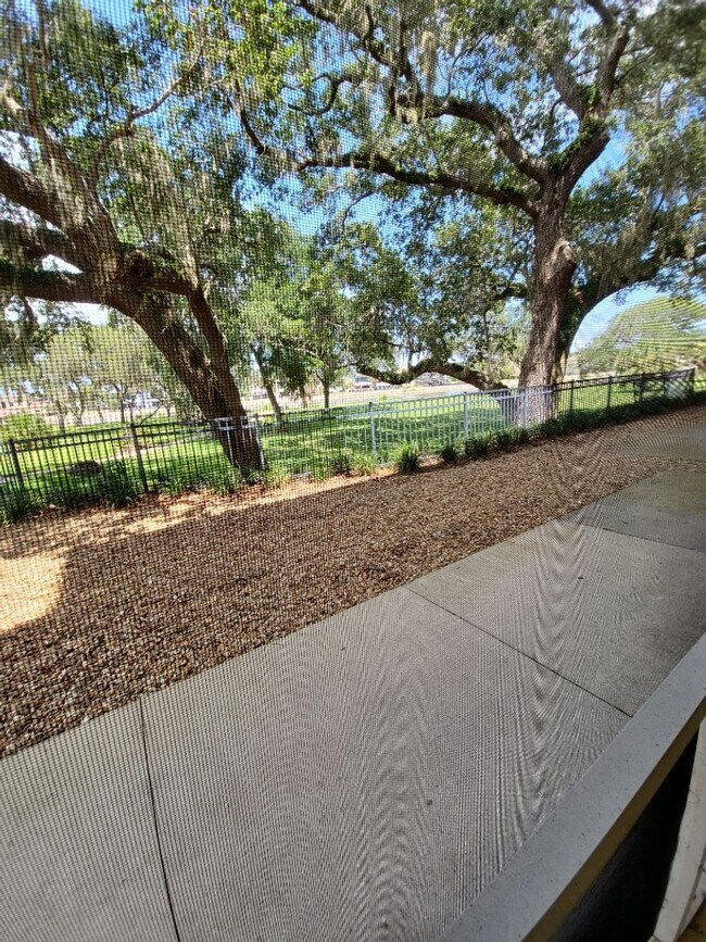 Building Photo - 3 Bedroom / 3 Bathroom - Tidelands